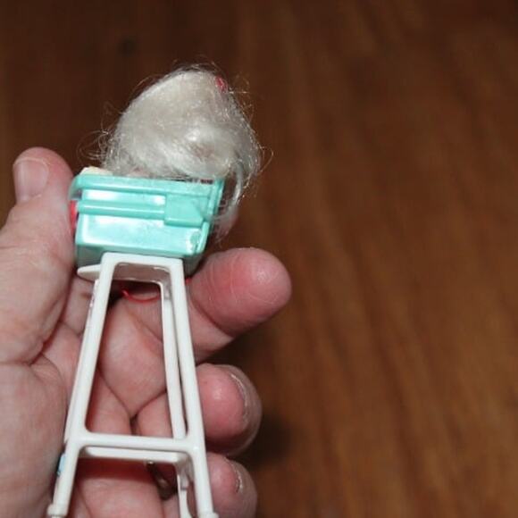 BARBIE MATTEL MCDONALDS HAPPY  MEAL TOY 1998 HIGH CHAIR - Picture 2 of 3